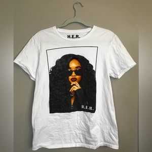 H.E.R. Womens Medium White Short Sleeve Artist Graphic Tee